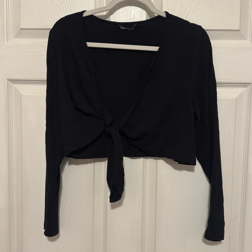 Long sleeve ribbed tie front crop top